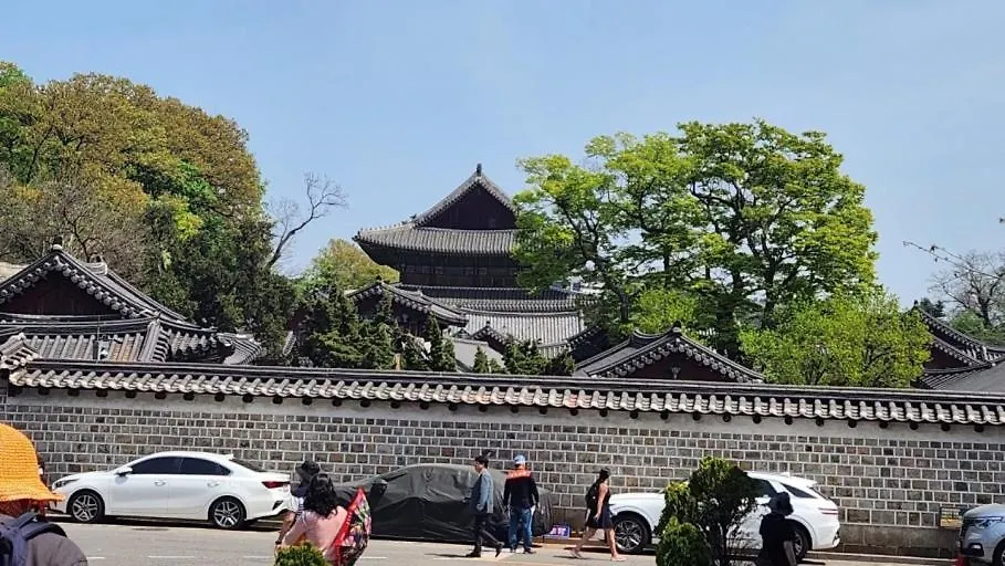 A Traditional Korean House With A Yard Seoel 0*,  Zuid-Korea