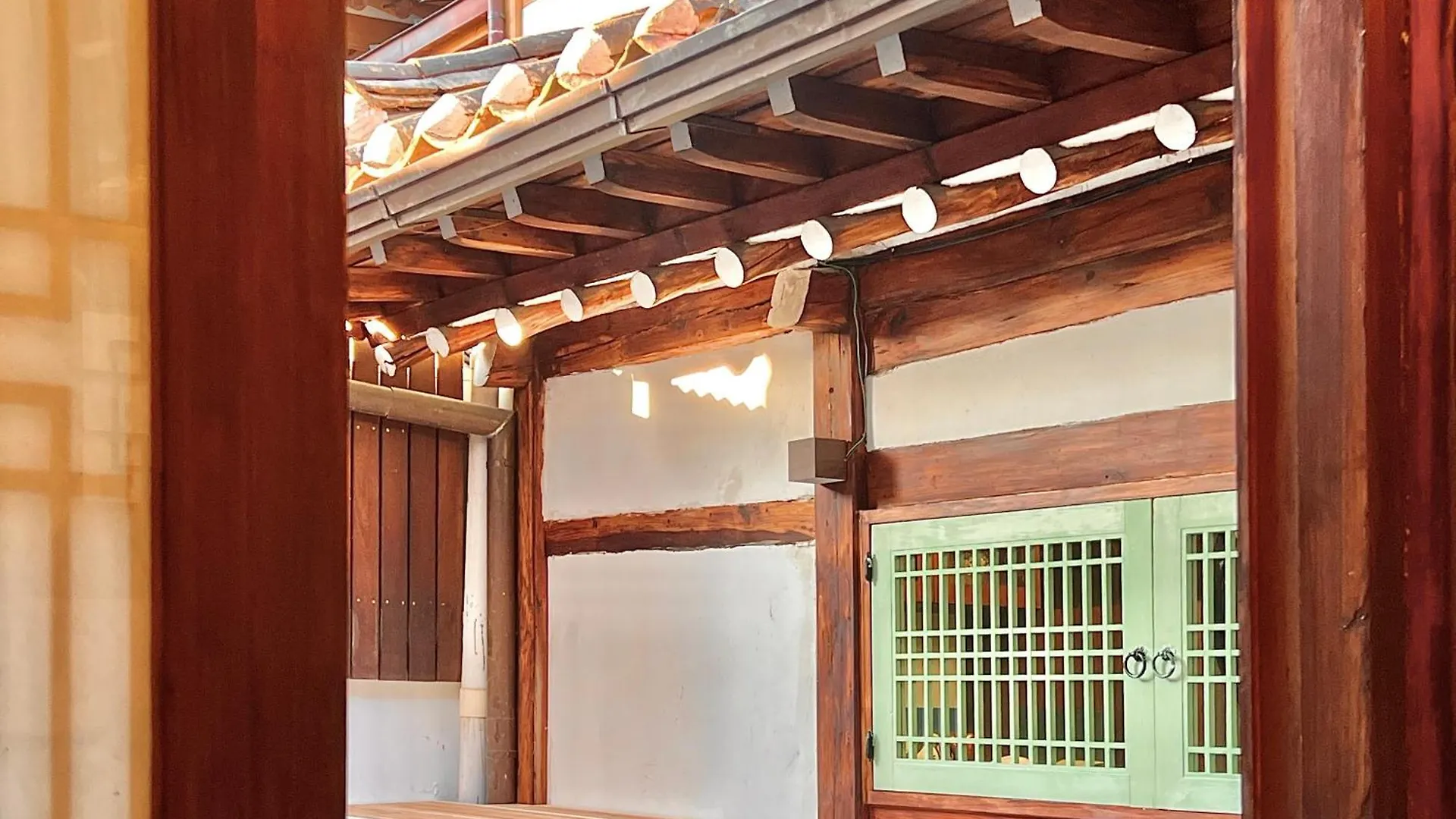 A Traditional Korean House With A Yard Seoel 0*,  Zuid-Korea