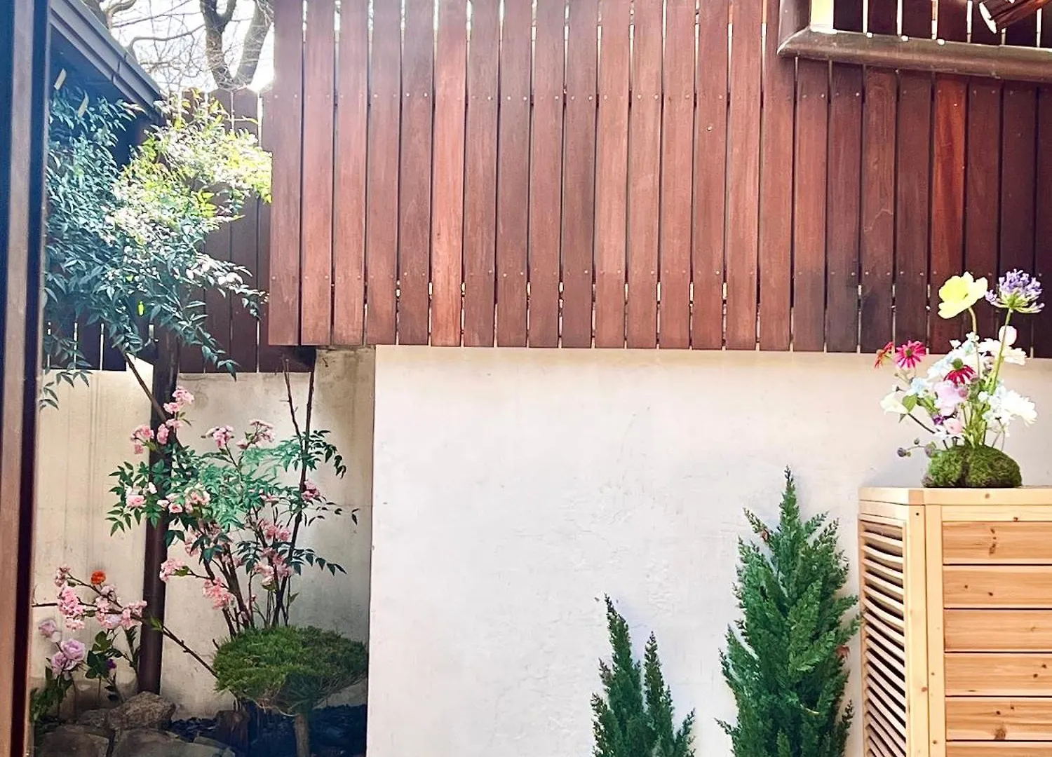 A Traditional Korean House With A Yard Seoel