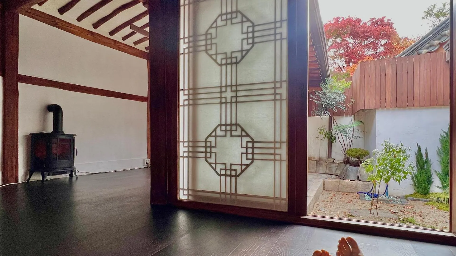 A Traditional Korean House With A Yard Seoul Apartment