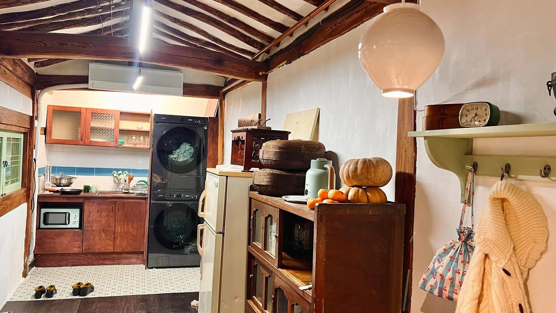 A Traditional Korean House With A Yard Seoul Apartment
