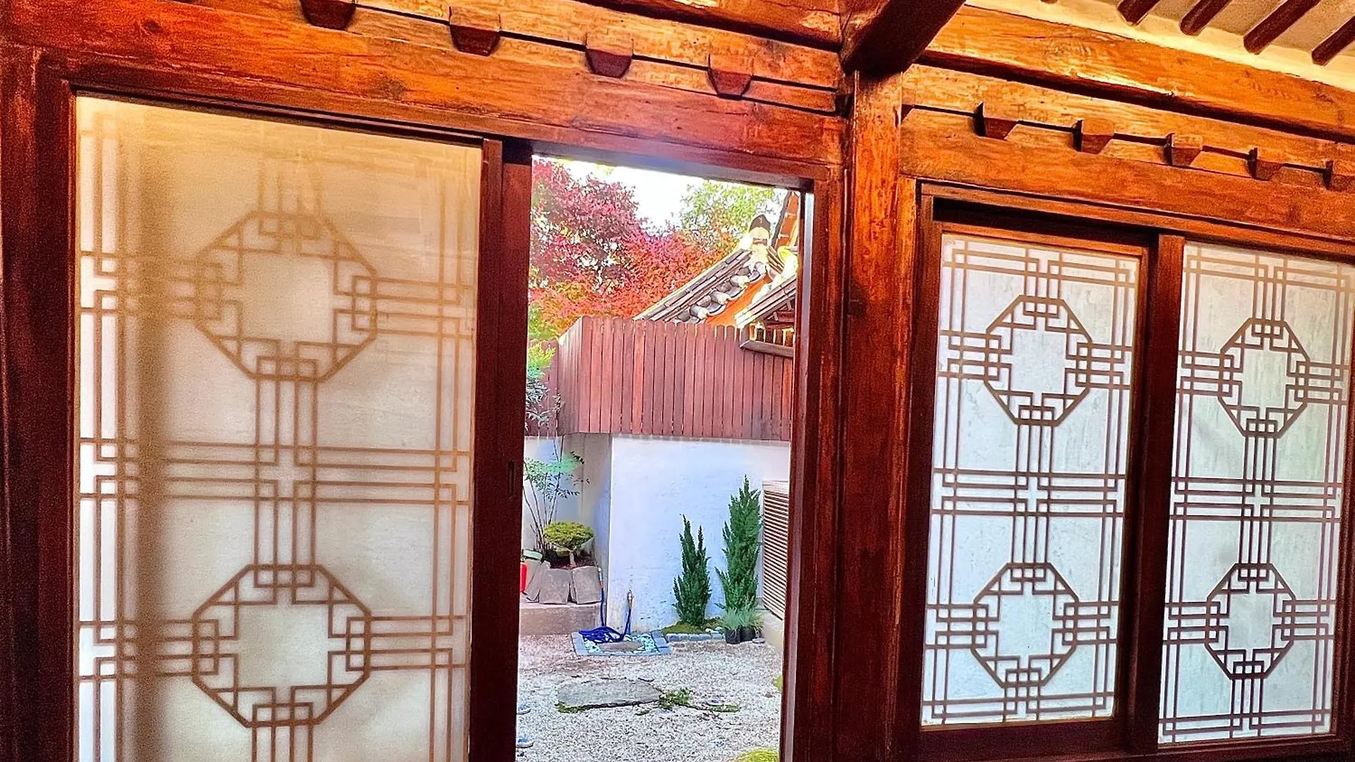 A Traditional Korean House With A Yard Seoul Apartment